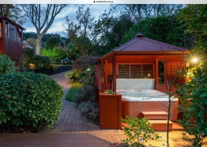 Lake View Garden Apartment